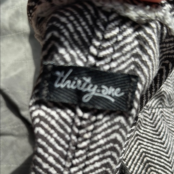 Thirty-One Black and White Chevron Shoulder Bag - Picture 2 of 14